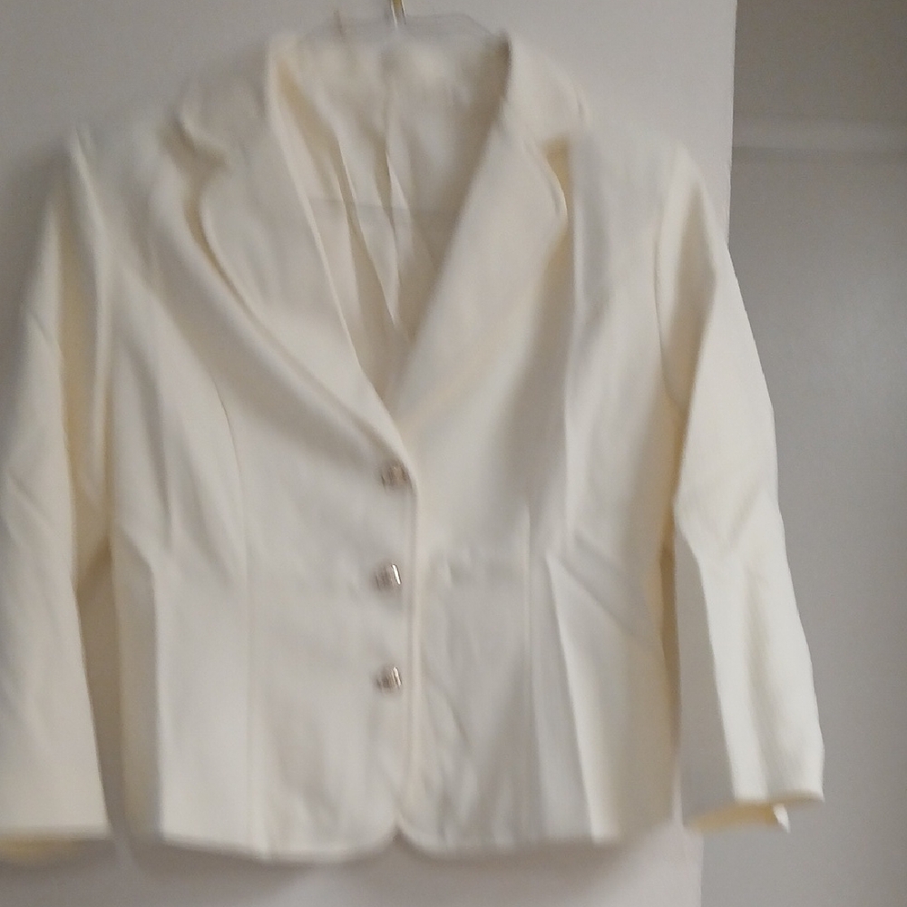 Chic Women's Cream Blazer